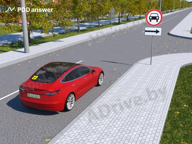 Разрешено ли водителю легкового автомобиля, обозначенному опознавательным знаком «Инвалид», повернуть направо к месту его проживания при наличии иной возможности подъезда?