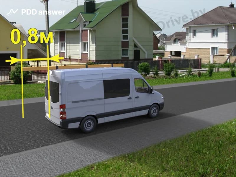 Нарушает ли Правила дорожного движения водитель грузового автомобиля, перевозя груз так, как показано, в светлое время суток?