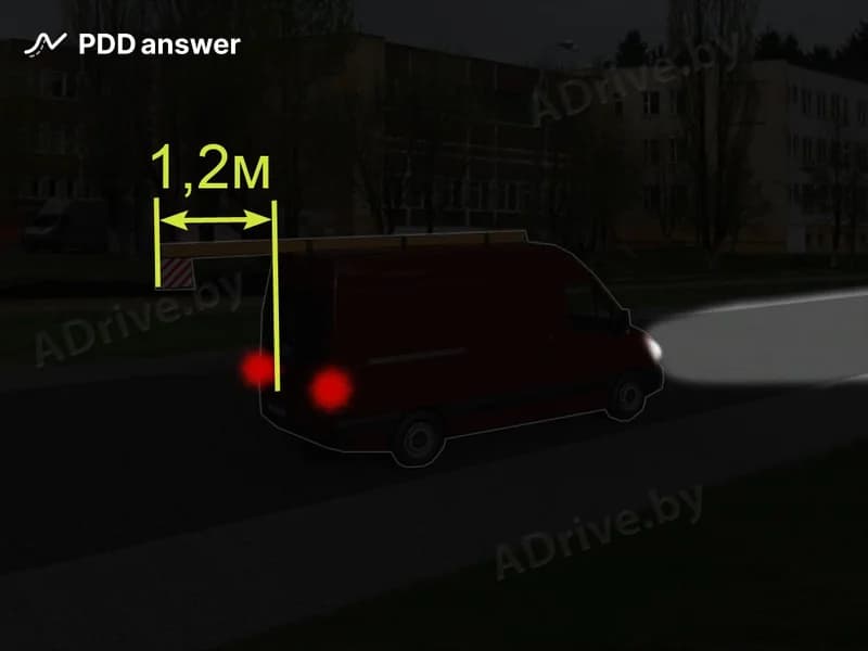 Нарушает ли водитель Правила дорожного движения, перевозя груз так, как показано, в тёмное время суток?