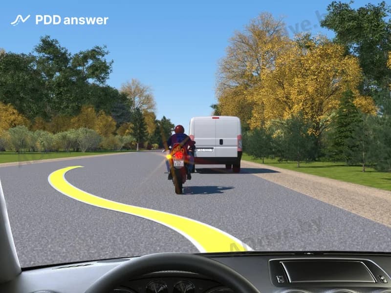 Разрешено ли Вам, управляя легковым автомобилем, выполнить обгон в показанной ситуации?