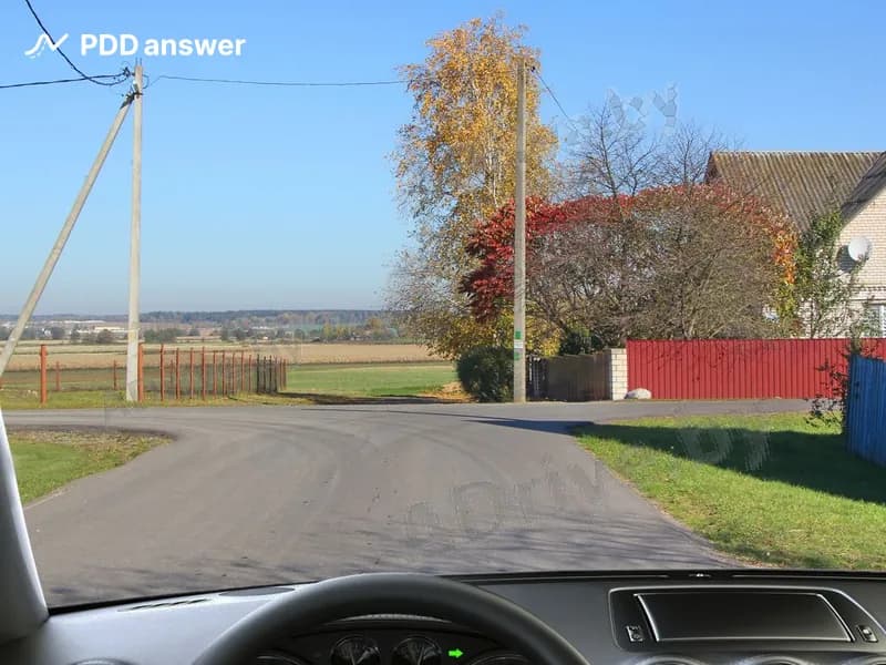 Является ли с данного направления перекрёсток обозначенным, если Вы приближаетесь к нему в населённом пункте?