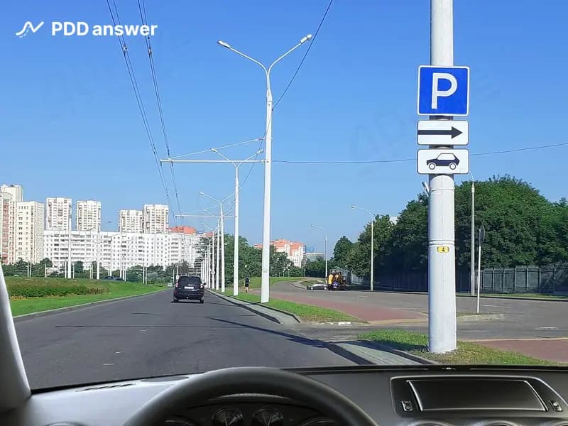 Каким транспортным средствам из перечисленных разрешена стоянка на площадке, обозначенной показанными дорожными знаками?