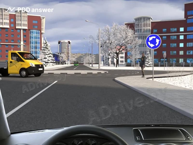 Подъехав к перекрёстку с круговым движением, Вы в показанной ситуации: