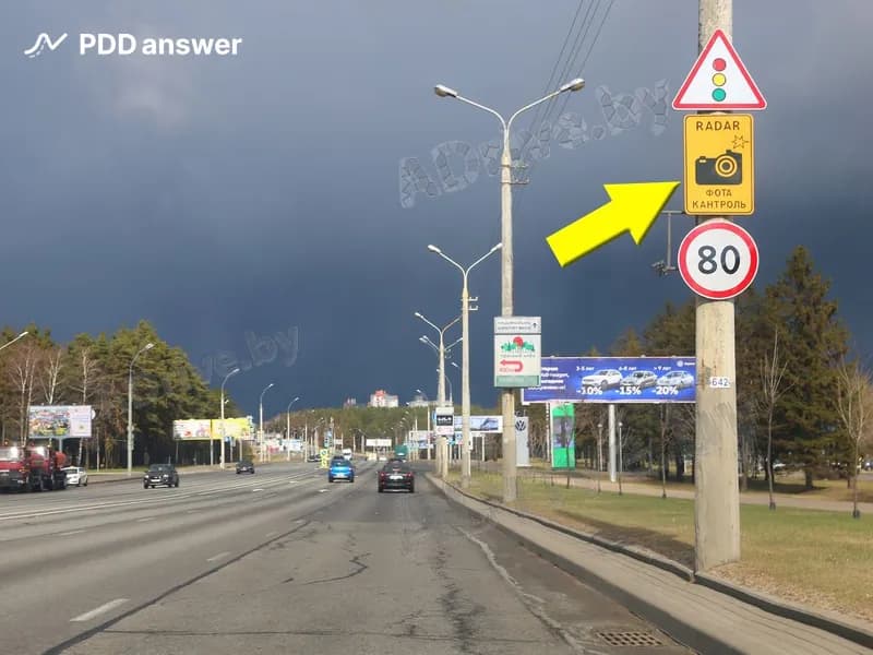 Показанный дорожный знак предупреждает, что на участке дороги: