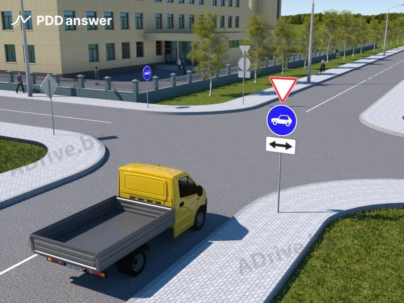 В каких направлениях в показанной ситуации разрешено продолжить движение водителю грузового автомобиля с технически допустимой общей массой не более 3.5 тонны?