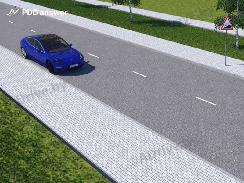 Правильно ли поставил на стоянку своё транспортное средство водитель синего автомобиля на спуске дороги в населённом пункте?