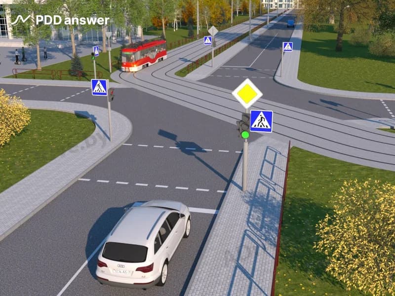 Как в показанной ситуации должен поступить водитель белого легкового автомобиля, если ему необходимо проехать перекрёсток прямо?