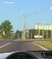 В каком направлении Вам разрешено продолжить движение в показанной ситуации?
