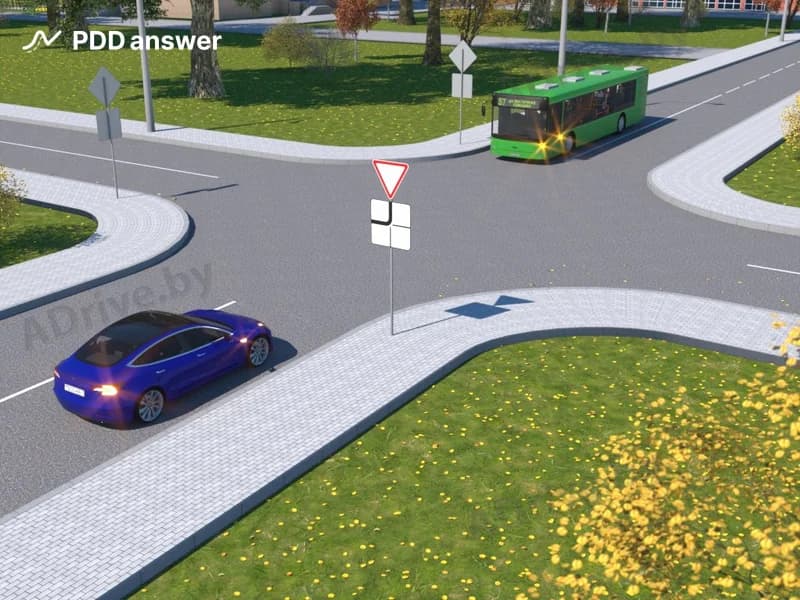 Кто в показанной ситуации обязан уступить дорогу?