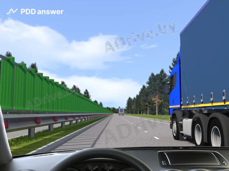 Как Вы, управляя легковым автомобилем на автомагистрали и намереваясь опередить два грузовых автомобиля, поступите после опережения первого грузового автомобиля?