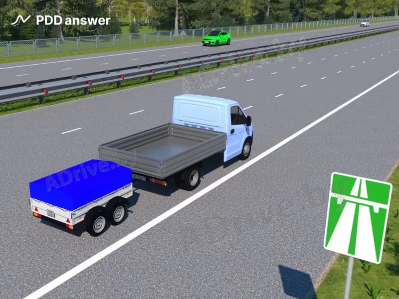 С какой максимальной скоростью разрешается движение грузового автомобиля с технически допустимой общей массой не более 3.5 тонны при его движении с прицепом по автомагистрали?