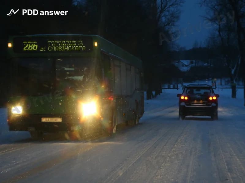 Какие внешние световые приборы допускается включать самостоятельно на транспортном средстве после захода солнца до наступления полной темноты (во время вечерних сумерек)?