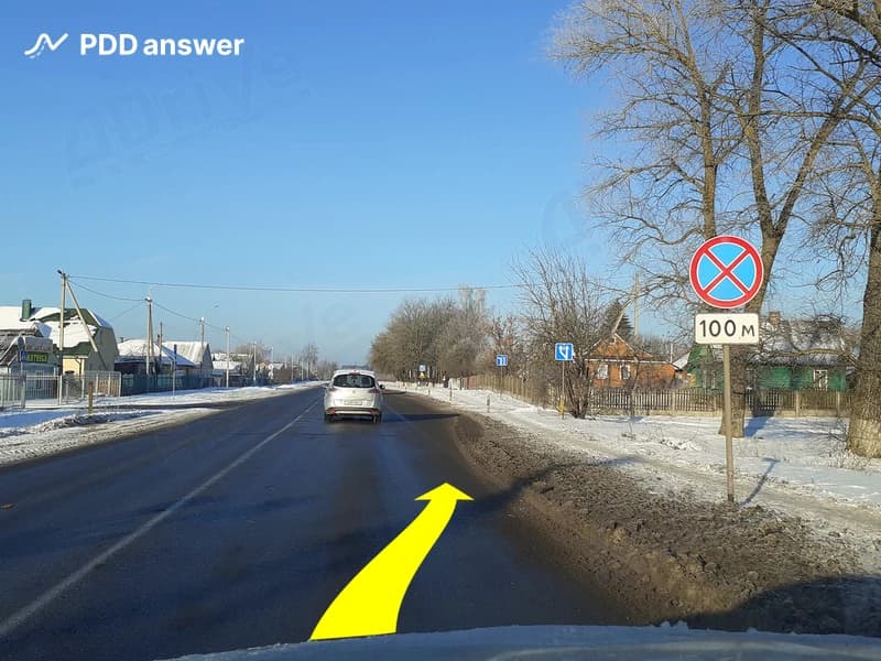 Разрешается ли Вам, управляя легковым автомобилем, совершить остановку у края проезжей части дороги сразу за запрещающим знаком в показанной обстановке, если ширина полосы движения составляет 3,75 метра?