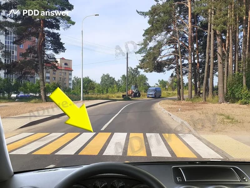 Для обозначения каких пешеходных переходов применяется показанная дорожная разметка?