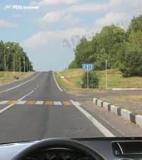Является ли с данного направления перекрёсток обозначенным, если перед ним установлены такие дорожные знаки в населённом пункте?