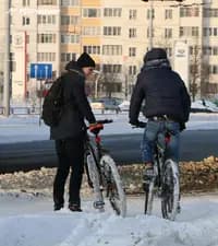 Разрешено ли двигаться по тротуару на велосипеде в условиях гололедицы?