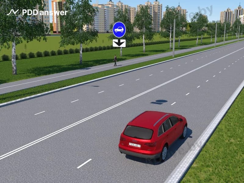 По какой полосе движения водителю легкового автомобиля разрешено продолжать движение в населённом пункте?