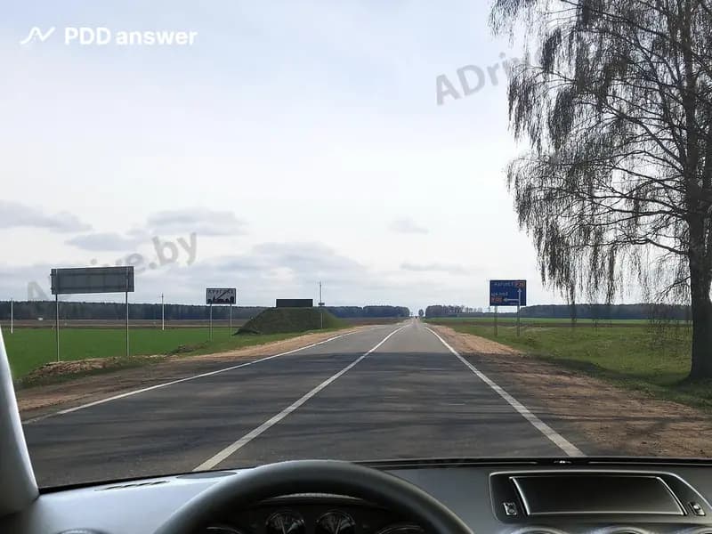 Как следует осуществлять снижение скорости при необходимости остановиться на гравийной обочине?