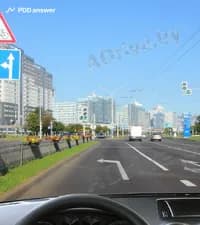 В каких направлениях Вам, находясь в показанной полосе движения, разрешено продолжить движение, управляя легковым автомобилем?