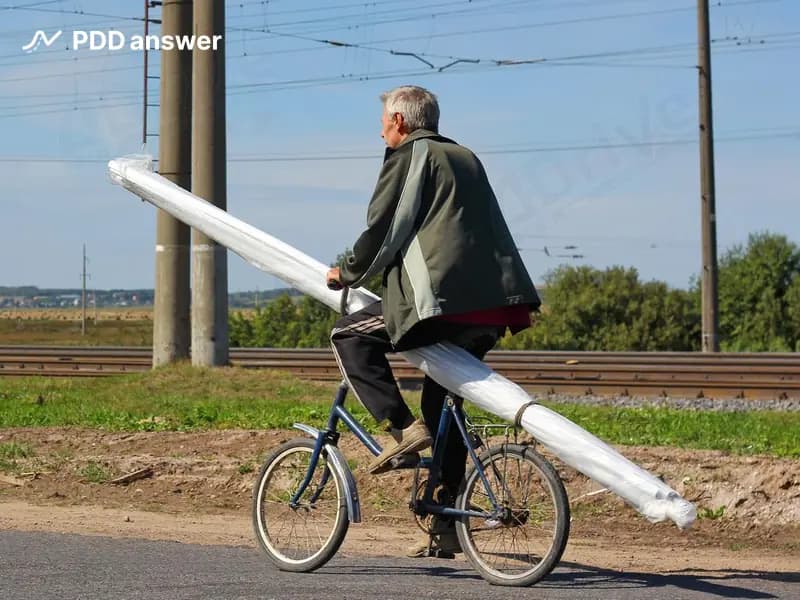 Разрешается ли велосипедисту перевозка груза, если он выступает по длине за габариты на 1,3 метра?