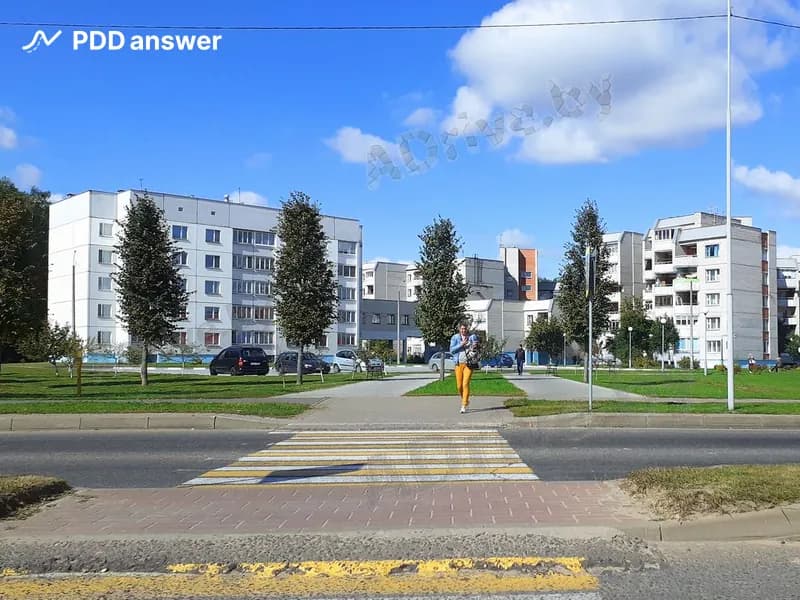 Является ли участок разделительной полосы, через которую проходит пешеходный переход, островком безопасности?