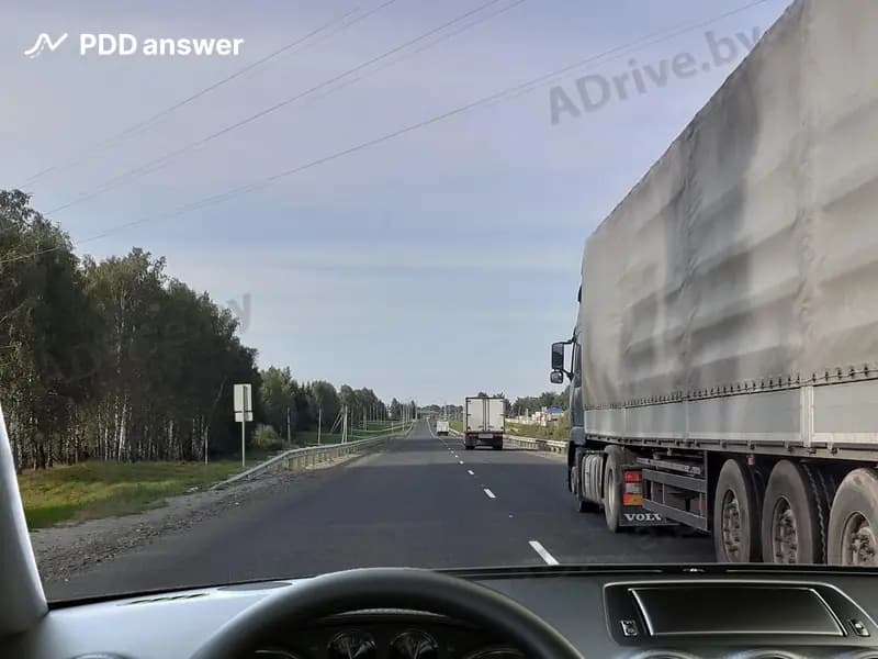 В каком из перечисленных случаев водителю потребуется большее расстояние для выполнения обгона?