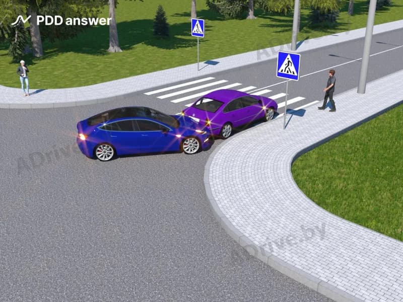 Должен ли быть выставлен знак аварийной остановки в показанной ситуации при дорожно-транспортном происшествии, если на транспортных средствах включена аварийная световая сигнализация?