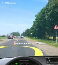 Разрешён ли Вам разворот в указанном месте, если видимость дороги в обоих направлениях более 100 метров?