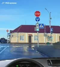 Обязаны ли Вы остановиться перед линией горизонтальной дорожной разметки 1.12 «стоп-линия» при повороте налево в показанной ситуации?