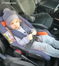 Разрешается ли перевозка в легковом автомобиле ребёнка на переднем сиденье показанным способом, если переднее сиденье имеет подушку безопасности?