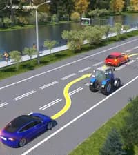 Нарушают ли водители синего и красного легковых автомобилей Правила дорожного движения, перестраиваясь в показанной ситуации (реверсивный светофор включён)?