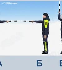 Какие из показанных сигналов регулировщика, учитывая его положение, не запрещают транспортным средствам (за исключением трамваев) поворот налево и разворот?