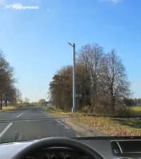 Должны ли Вы, управляя автомобилем, остановиться перед дорожным знаком «2.5 Движение без остановки запрещено», если в пределах видимости к железнодорожному переезду приближается железнодорожное транспортное средство?