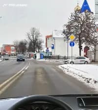 В каком направлении из перечисленных Вам разрешено продолжить движение в показанной ситуации?