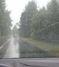 Разрешается ли участие в дорожном движении легкового автомобиля, щётки стеклоочистителей ветрового стекла которого по мокрому стеклу в режиме максимальной скорости совершают 32 двойных хода в минуту?