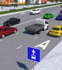 Нарушает ли Правила дорожного движения водитель автомобиля-такси, приводимого в движение двигателем внутреннего сгорания, используя крайнюю правую полосу для движения прямо в показанной ситуации, когда остальные полосы движения заняты?