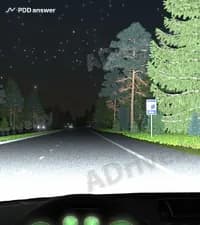 Требуется ли в показанной ситуации, двигаясь по дороге с разделительной полосой, переключиться на ближний свет фар при встречном разъезде?
