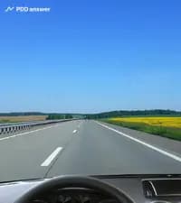 При движении вне населённого пункта в показанной ситуации при отсутствии дорожных знаков, запрещающих движение велосипедистов и гужевых транспортных средств, Вы: