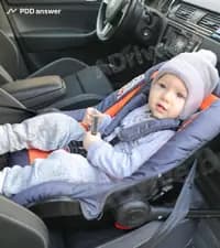 Разрешается ли перевозка в легковом автомобиле ребёнка на переднем сиденье показанным способом, если переднее сиденье имеет подушку безопасности?