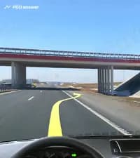 Разрешено ли Вам, управляя легковым автомобилем, остановиться на обочине под путепроводом в показанной ситуации?