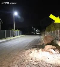 Разрешается ли движение на легковом автомобиле по территории, въезд на которую обозначен показанным дорожным знаком?