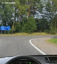 Должны ли Вы остановиться в показанной ситуации, если к перекрёстку в пределах видимости не приближаются по главной дороге транспортные средства?