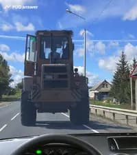 Разрешено ли Вам при управлении легковым автомобилем выполнить обгон самоходной машины в показанной ситуации, если подъёмы и спуски не следуют один за другим?