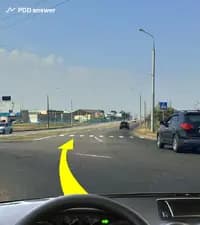 Разрешено ли Вам выполнить поворот направо из занимаемой полосы движения в показанной ситуации, если Вы находитесь на перекрёстке, на котором организовано круговое движение?