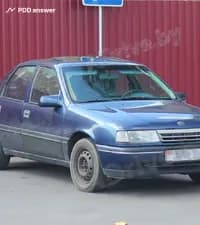Разрешается ли участие в дорожном движении легкового автомобиля, если минимальная остаточная высота рисунка протектора шин составляет 1.7 мм, но появился один индикатор износа, расположенный по дну канавки протектора, при равномерном износе беговой дорожки?