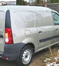 Разрешено ли в кузове-фургоне показанного автомобиля перевозить пассажира, следующего за получением груза?