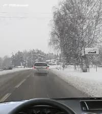 Какую дистанцию до движущегося впереди автомобиля, согласно Правилам дорожного движения, Вы должны соблюдать?
