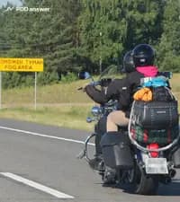 В каком из перечисленных случаев мотоцикл без бокового прицепа может быть допущен к участию в дорожном движении?