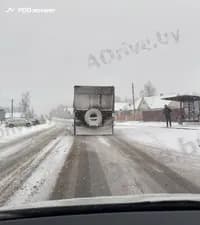 Как должен поступить водитель, если во время выпадения осадков в виде снега не работают стеклоочистители, а устранить неисправность на месте невозможно?