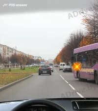 Должны ли Вы в показанной ситуации при движении в населённом пункте уступить дорогу автобусу, начинающему движение от обозначенного остановочного пункта?